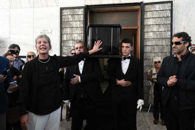 Το τελευταίο «αντίο» στον σπουδαίο ηθοποιό Σπύρο Φωκά (βίντεο)