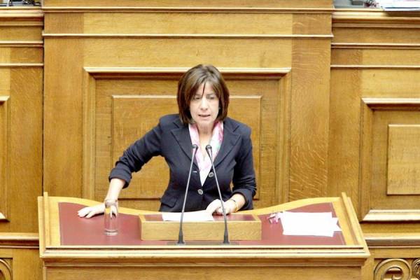 Κοζομπόλη στη Βουλή: «Προσχηματική η πρόταση δυσπιστίας των βουλευτών της Νέας Δημοκρατίας»