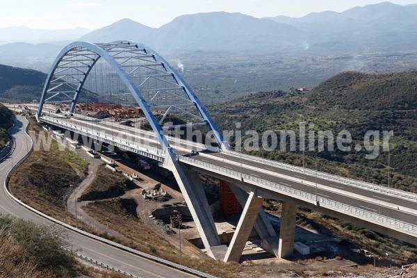 Ο Τσίπρας την κορδέλα της τοξωτής γέφυρας, που παραδίδεται την ερχόμενη εβδομάδα (βίντεο)