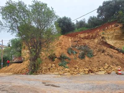 Εργασίες άρσης επικινδυνότητας στη Μικρή Μαντίνεια