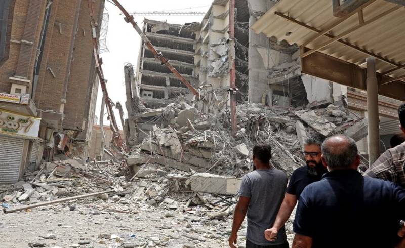 Ιράκ: Κατέρρευσε 10ώροφο κτίριο - Πέντε νεκροί και δεκάδες εγκλωβισμένοι (Βίντεο)