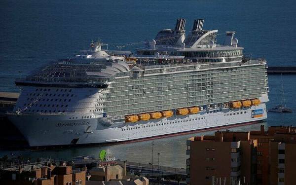 Ισπανία: «Μπλόκο» στα κρουαζιερόπλοια παρά το άνοιγμα του τουρισμού