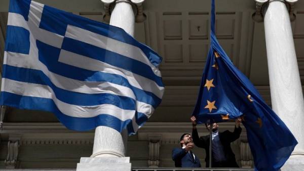 Ευρωβαρόμετρο: 7 στους 10 Έλληνες θεωρούν ότι η χώρα έχει ωφεληθεί από την ένταξη στην ΕΕ