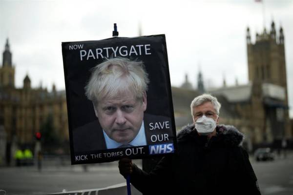 Πόρισμα κόλαφος για το partygate στη Βρετανία: «Αποτυχία της ηγεσίας» - Συγγνώμη από Μπόρις Τζόνσον