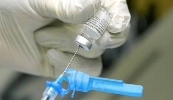 Εμβόλιο κορονοϊού: Η 3η δόση της Pfizer μειώνει σημαντικά, αλλά άγνωστο για πόσο, τον κίνδυνο μόλυνσης