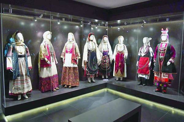 Επισκέψιμη από την Τρίτη η Εκθεση Ελληνικής Φορεσιάς στην Καλαμάτα (αναλυτικό ωράριο)