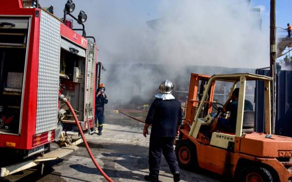 Πυρκαγιές σε εξέλιξη σε Λαμία, Θεσσαλονίκη και Διόνυσο Αττικής