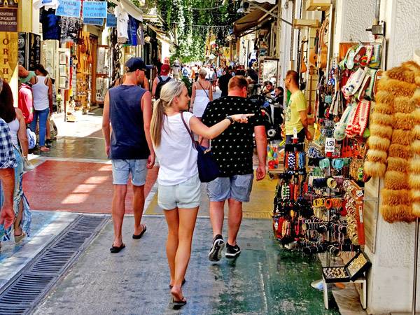 Κόλαφος τα στοιχεία του ΙΝΣΕΤΕ: “Ψίχουλα” από τον τουρισμό μάζεψε η Πελοπόννησος