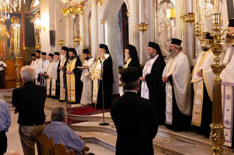 Σε κλίμα συγκίνησης η εξόδιος ακολουθία του π. Περικλή Μαγκαφά