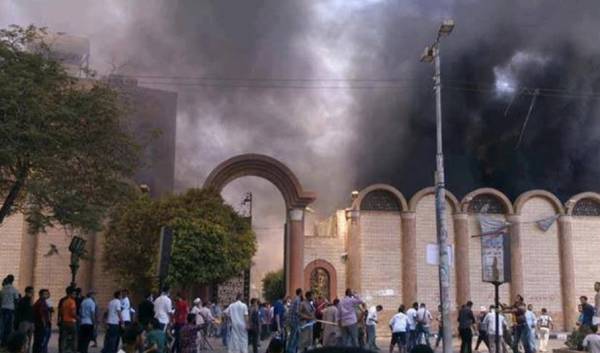 Τραγωδία στην Αίγυπτο: Τουλάχιστον 35 νεκροί και 45 τραυματίες από φωτιά σε εκκλησία