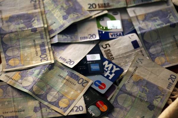 ΕΚΤ: Η Ελλάδα στις χώρες με τη μεγαλύτερη χρήση μετρητών για πληρωμές
