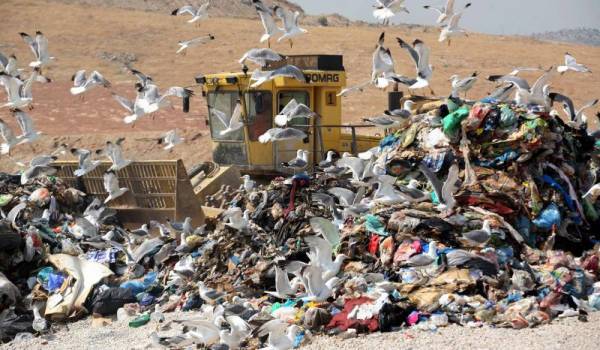 Συνεδρίαση για τη διαχείριση των σκουπιδιών ζητούν οι μειοψηφίες του Περιφερειακού Συμβουλίου
