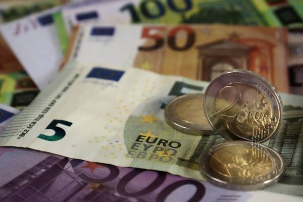 Πλαστά κέρματα των 2 ευρώ στην αγορά: Πώς θα αναγνωρίσετε τα «κάλπικα» (βίντεο)