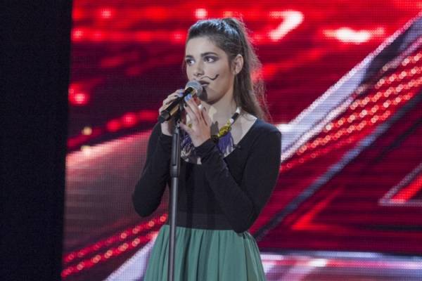 H Nωαίνα του X Factor έδειξε live τον πισινό της σε όλη την Ελλάδα (video)