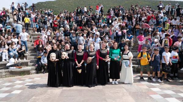 Με τις «Φοίνισσες» του Ευριπίδη συνεχίστηκε το 10ο Διεθνές Νεανικό Φεστιβάλ Αρχαίου Δράματος