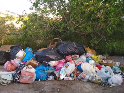 Καλαμάτα: Διαμαρτυρία για τη μετακίνηση κάδων στην Αγ. Αναργύρων