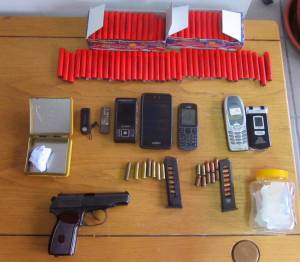 Συνελήφθη 39χρονος με όπλα, ναρκωτικά και βεγγαλικά στο Αργος