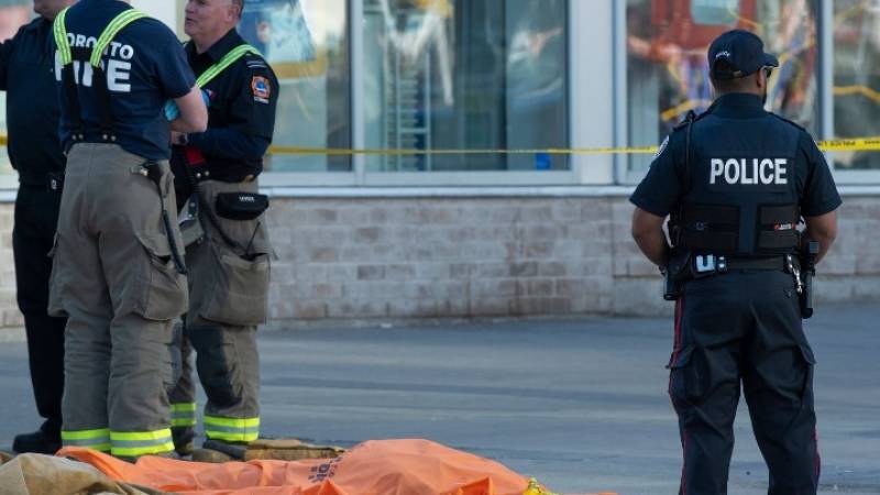 Τρόμος στον Καναδά - Βαν άφησε πίσω του 10 νεκρούς (vids)