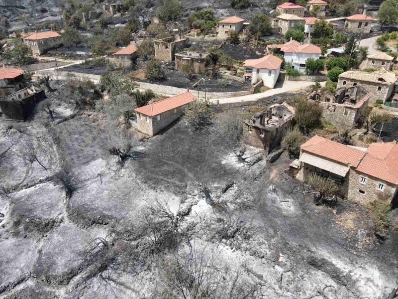 Τι έδειξε η αυτοψία κτιρίων για την πυρκαγιά στα χωριά του Αετού