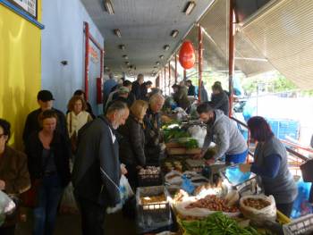Μεγάλη κίνηση στη λαϊκή της Καλαμάτας