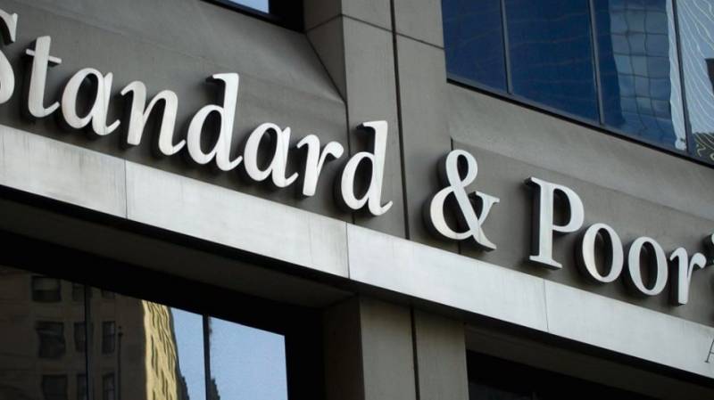 S&P: Ρυθμός ανάπτυξης της ελληνικής οικονομίας 2,4% την επόμενη τριετία