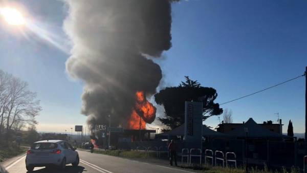 Ιταλία: Δύο νεκροί και δέκα τραυματίες από έκρηξη σε βενζινάδικο
