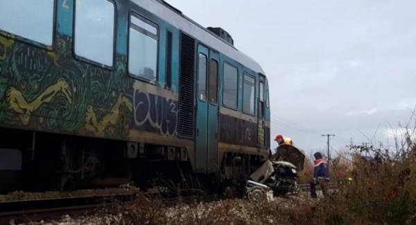Ένας νεκρός από σύγκρουση τρένου με ΙΧ κοντά στα Τρίκαλα