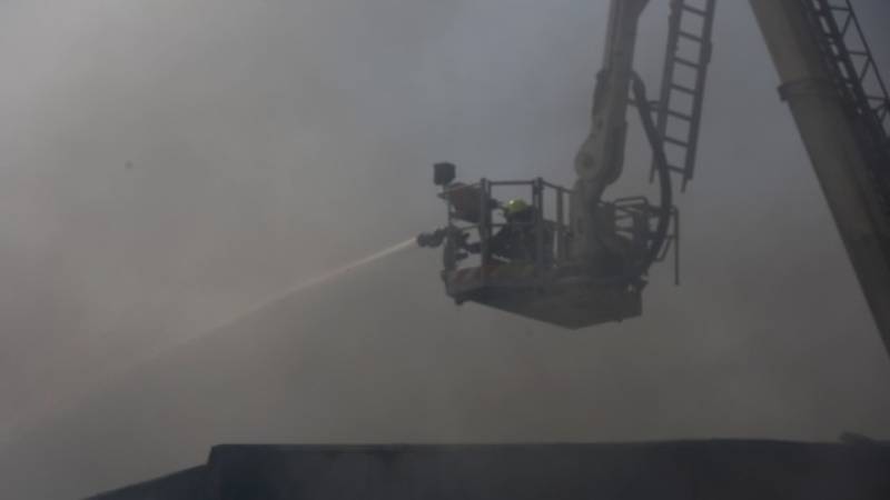 Οριοθετήθηκε η πυρκαγιά σε επιχείρηση στον Ασπρόπυργο