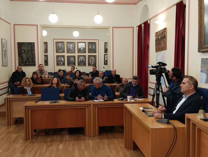 Καλαμάτα: Διαβούλευση για τη στάθμευση με απόντες φορείς και πολίτες