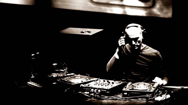 Πέθανε ο DJ και μουσικός παραγωγός, Ρόμπερτ Μάιλς