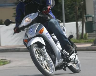 Οδηγούσε χωρίς δίπλωμα κλεμμένο μηχανάκι στο λιμάνι της Καλαμάτας