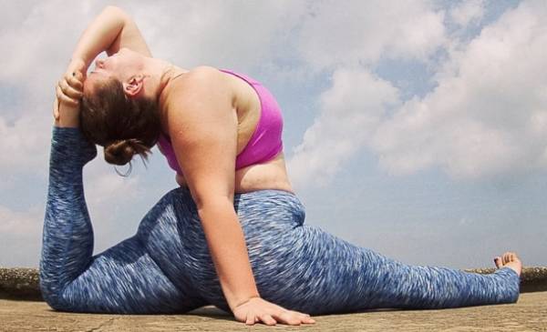 Αυτή η γυναίκα μάς αποδεικνύει ότι δεν υπάρχει το «ιδανικό σώμα» για yoga! (βίντεο)