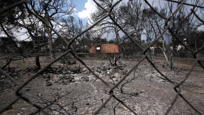 Φωτιά στο Μάτι: Το 100ο θύμα κάηκε ενώ προστάτευε με το σώμα του τον εγγονό του