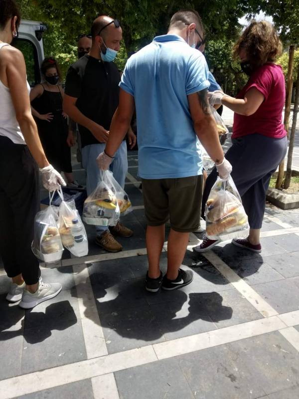 Θεσσαλονίκη: Φαγητό σε άστεγους και άπορους μοίρασε το ΚΕΘΕΑ με αφορμή την Παγκόσμια Ημέρα κατά των ναρκωτικών