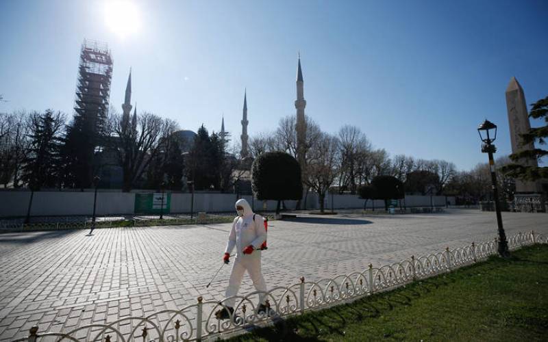 Κορονοϊός: Η Τουρκία απειλεί τα εργοστάσια που δεν δίνουν μάσκες - Στους 30 οι νεκροί