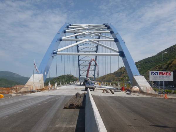 Καθυστερεί η γέφυρα στο Παραδείσια - Τσακώνα