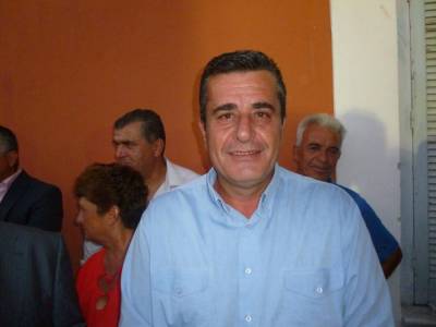 Απάντηση Κανάκη σε Καρβέλα για προμήθειες
