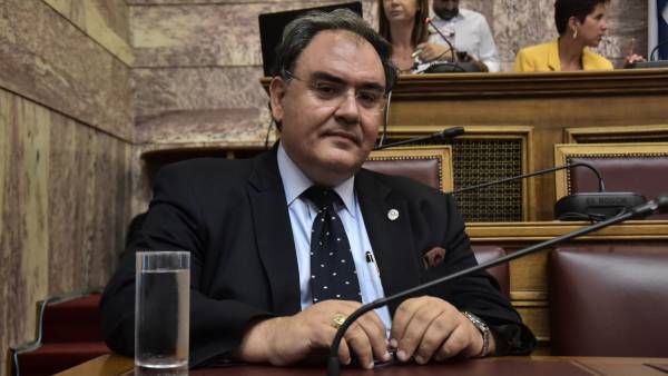 Σαρηγιάννης: 6.500 κρούσματα γύρω στις 15 Αυγούστου - Η Μύκονος ήταν σε έξαρση