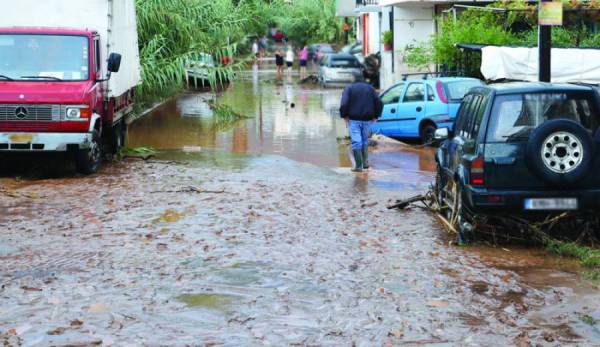 Οι κάτοικοι της Βαγγέλη Δράκου και των Αγίων Αναργύρων για τα αντιπλημμυρικά