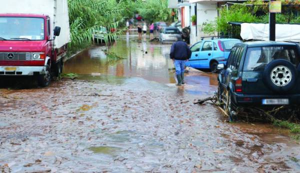 Οι κάτοικοι της Βαγγέλη Δράκου και των Αγίων Αναργύρων για τα αντιπλημμυρικά 