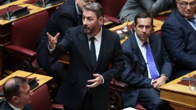 Ανδρουλάκης: Θέλετε να τρομοκρατήσετε την κοινωνία, θα σας καταψηφίσει