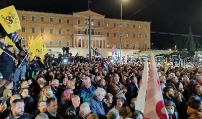 Οι αγρότες “πλημμύρισαν” το Σύνταγμα – Την Πέμπτη κρίνεται το μέλλον των μπλόκων (βίντεο)