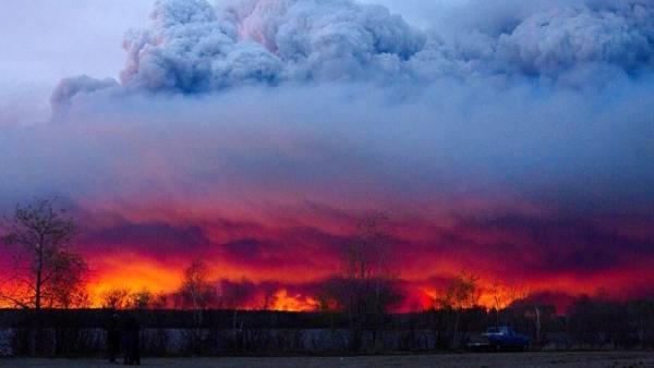Καναδάς: «Άνευ προηγουμένου κρίση» με εκατοντάδες πυρκαγιές