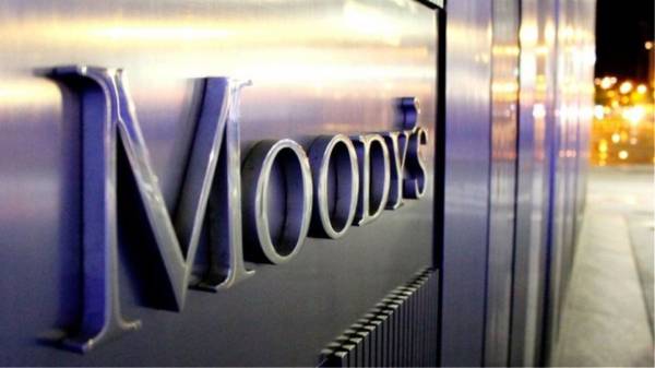 Moody&#039;s: Οι δεσμεύσεις της κυβέρνησης αυξάνουν τις προοπτικές ανάπτυξης
