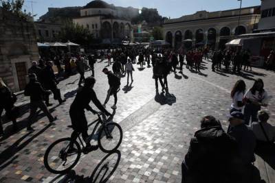 H «τέλεια καταιγίδα»: Μετάλλαξη Όμικρον και ενεργειακό ράλι οδηγούν σε νέα μέτρα