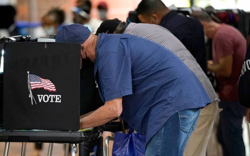 Ουρές έξω από τα εκλογικά κέντρα στη Φλόριντα - Τριάντα εκατομμύρια Αμερικανοί ψηφοφόροι έχουν ήδη ψηφίσει