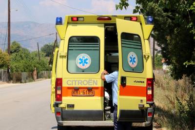 &quot;Τρύπες&quot; στην Πυλία με τα ασθενοφόρα