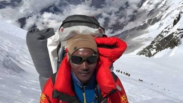 Νεπαλέζος ορειβάτης ανέβηκε στο Εβερεστ για 27η φορά!