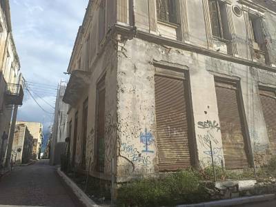 «Οι πρόχειρες περιφράξεις δεν κουκουλώνουν το πρόβλημα»