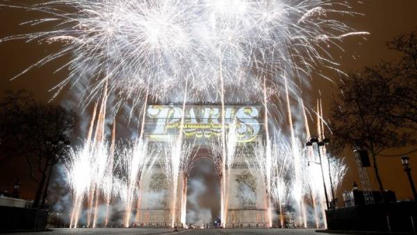 Με πυροτεχνήματα υποδέχτηκε το νέος έτος ολόκληρος ο κόσμος (Βίντεο)